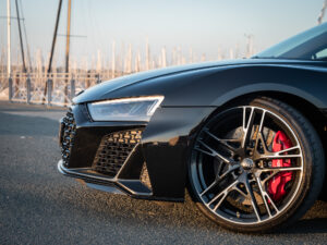 Jante alliage avec étriers rouges – AUDI – R8 Performance – 2020 – Noir Mythic – 620 ch – V10 – 32 900 km – Transmission : Sequentielle – Origine Italie – Privaty Cars – Gestion de vente de voitures de collection et youngtimers entre Bordeaux et Nantes