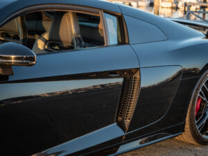 Prise d'air latérale avec grille hexagonale – AUDI – R8 Performance – 2020 – Noir Mythic – 620 ch – V10 – 32 900 km – Transmission : Sequentielle – Origine Italie – Privaty Cars – Rachat de Porsche et Ferrari d’occasion près de Poitiers