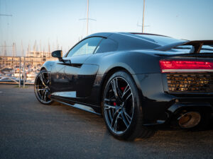 Jante alliage avec design sportif – AUDI – R8 Performance – 2020 – Noir Mythic – 620 ch – V10 – 32 900 km – Transmission : Sequentielle – Origine Italie – Privaty Cars – Achat et vente de véhicules AUDI d’occasion proche de Nantes