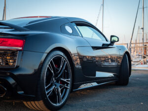 Jante alliage noir avec étriers rouges – AUDI – R8 Performance – 2020 – Noir Mythic – 620 ch – V10 – 32 900 km – Transmission : Sequentielle – Origine Italie – Privaty Cars – Expert des sportives d’occasion haut de gamme à 2 heures de Paris en TGV