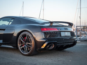 Vue arrière avec aileron et diffuseur – AUDI – R8 Performance – 2020 – Noir Mythic – 620 ch – V10 – 32 900 km – Transmission : Sequentielle – Origine Italie – Privaty Cars – Dépôt-vente sécurisé de véhicules de prestige en Nouvelle-Aquitaine