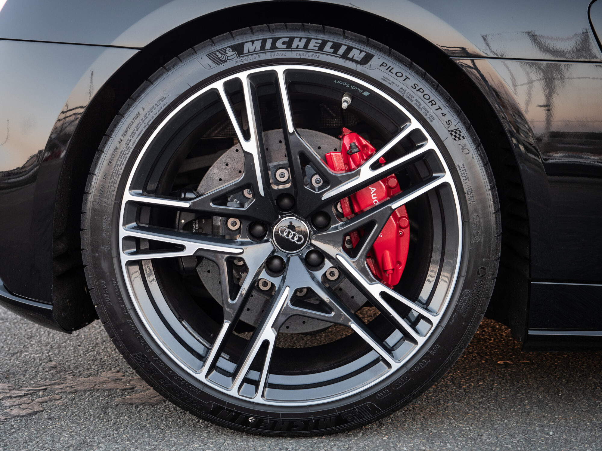 Jantes – AUDI – R8 Performance – 2020 – Noir Mythic – 620 ch – V10 – 32 900 km – Transmission : Sequentielle – Origine Italie – Privaty Cars – Vente de supercars d’occasion en Nouvelle-Aquitaine