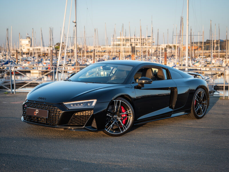 Photo principale – AUDI – R8 Performance – 2020 – Noir Mythic – 620 ch – V10 – 32 900 km – Transmission : Sequentielle – Origine Italie – Privaty Cars – Courtage automobile AUDI en Nouvelle-Aquitaine