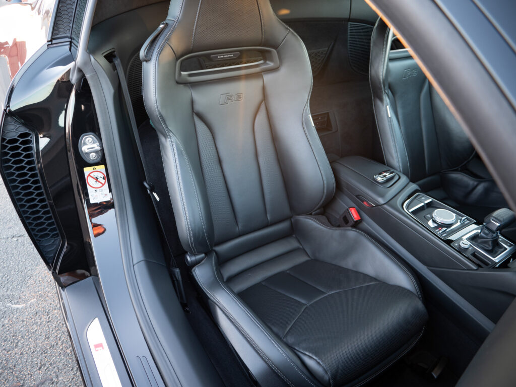 Sièges baquets en cuir – AUDI – R8 Performance – 2020 – Noir Mythic – 620 ch – V10 – 32 900 km – Transmission : Sequentielle – Origine Italie – Privaty Cars – Showroom de voitures de sport haut de gamme près de Poitiers