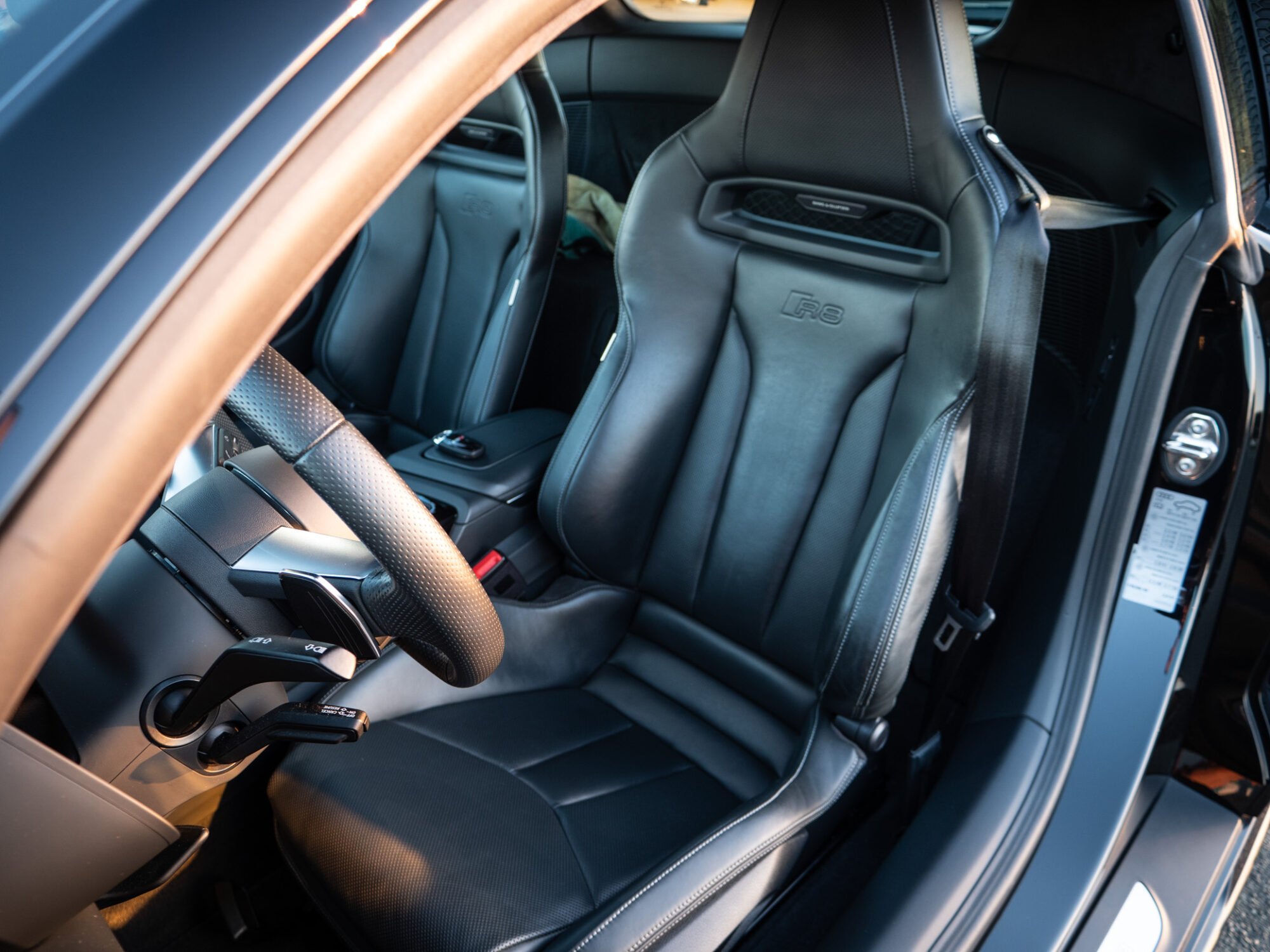 Sièges baquets en cuir – AUDI – R8 Performance – 2020 – Noir Mythic – 620 ch – V10 – 32 900 km – Transmission : Sequentielle – Origine Italie – Privaty Cars – Dépôt-vente de véhicules AUDI dans l’Ouest de la France