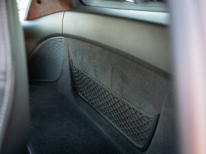 Rangement en filet sur la porte – AUDI – R8 Performance – 2020 – Noir Mythic – 620 ch – V10 – 32 900 km – Transmission : Sequentielle – Origine Italie – Privaty Cars – Conciergerie automobile pour véhicules de sport proche de Nantes