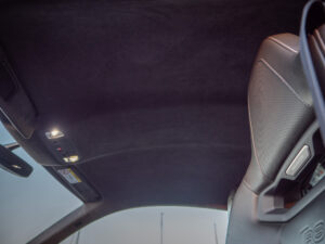 Plafond en alcantara avec éclairage – AUDI – R8 Performance – 2020 – Noir Mythic – 620 ch – V10 – 32 900 km – Transmission : Sequentielle – Origine Italie – Privaty Cars – Rachat de Porsche et Ferrari d’occasion proche de Nantes