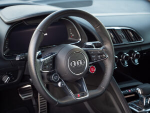 Volant – AUDI – R8 Performance – 2020 – Noir Mythic – 620 ch – V10 – 32 900 km – Transmission : Sequentielle – Origine Italie – Privaty Cars – Dépôt-vente de véhicules AUDI près de Niort