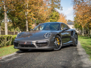 À vendre – PORSCHE – 911 991.2 – 2016 – Gris Quartz – 36 900 km – 580 ch – Flat 6 Turbo – Transmission : Sequentielle – Photo principale – Origine France – Privaty Cars – Sélection de véhicules PORSCHE disponibles en Charente-Maritime