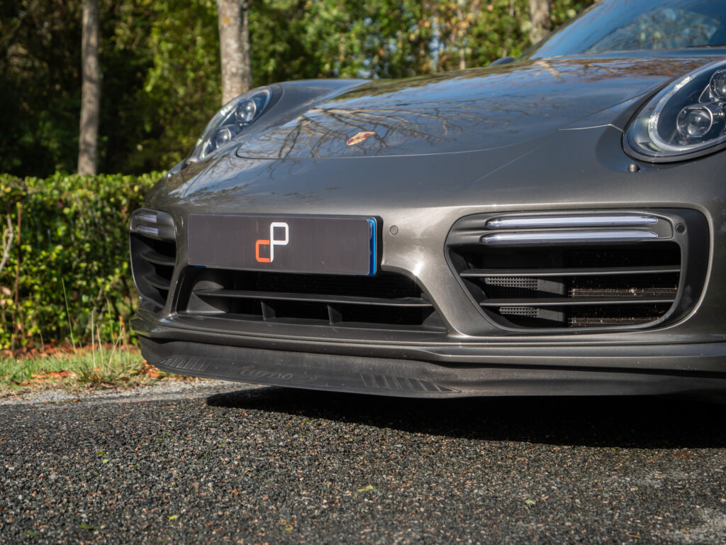 Phares avant avec éclairage LED – PORSCHE – 911 991.2 – 2016 – Gris Quartz – 580 ch – Flat 6 Turbo – 36 900 km – Transmission : Sequentielle – Origine France – Privaty Cars – Spécialiste indépendant Porsche, Ferrari et McLaren proche de Nantes