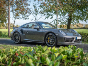 Vue latérale avec jantes sportives – PORSCHE – 911 991.2 – 2016 – Gris Quartz – 580 ch – Flat 6 Turbo – 36 900 km – Transmission : Sequentielle – Origine France – Privaty Cars – Conciergerie automobile pour véhicules de sport en Nouvelle-Aquitaine