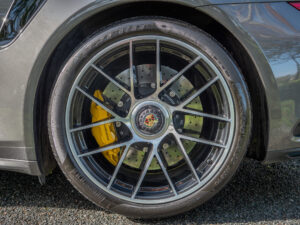 Jantes – PORSCHE – 911 991.2 – 2016 – Gris Quartz – 580 ch – Flat 6 Turbo – 36 900 km – Transmission : Sequentielle – Origine France – Privaty Cars – Rachat immédiat de véhicules de prestige près de Poitiers