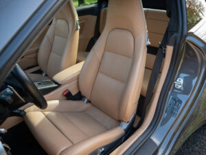 Sièges en cuir beige – PORSCHE – 911 991.2 – 2016 – Gris Quartz – 580 ch – Flat 6 Turbo – 36 900 km – Transmission : Sequentielle – Origine France – Privaty Cars – Rachat de Porsche et Ferrari d’occasion dans l’Ouest de la France