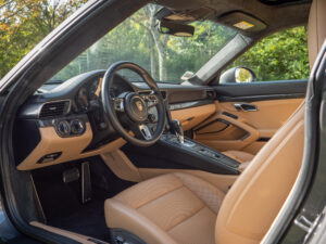 Tableau de bord – PORSCHE – 911 991.2 – 2016 – Gris Quartz – 580 ch – Flat 6 Turbo – 36 900 km – Transmission : Sequentielle – Origine France – Privaty Cars – Vente de voitures de sport d’occasion proche de Nantes