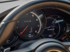 Tableau de bord – PORSCHE – 911 991.2 – 2016 – Gris Quartz – 580 ch – Flat 6 Turbo – 36 900 km – Transmission : Sequentielle – Origine France – Privaty Cars – Expertise et vente de modèles Super Sport à La Rochelle