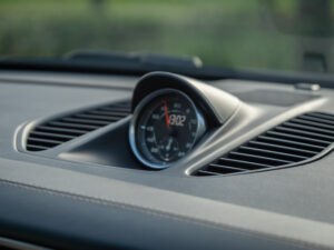 Compteur de vitesse central – PORSCHE – 911 991.2 – 2016 – Gris Quartz – 580 ch – Flat 6 Turbo – 36 900 km – Transmission : Sequentielle – Origine France – Privaty Cars – Négoce de véhicules GT et sportives d’exception en Nouvelle-Aquitaine