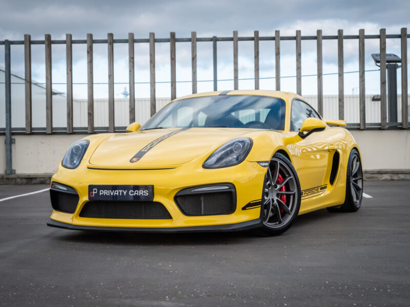 À vendre – PORSCHE – CAYMAN GT4 – 2016 – Jaune Racing – 22 900 km – 385 ch – Flat 6  – Transmission : Manuelle – Photo principale – Origine Allemagne – Privaty Cars – Vente de supercars d’occasion en Charente-Maritime