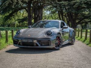 À vendre – PORSCHE – 911 992 S – 2019 – PTS Agate Grey Metallic – 39 900 km – 450 ch – Flat 6 Bi-Turbo – Transmission : Sequentielle – Photo principale – Origine France – Privaty Cars – Courtage automobile PORSCHE en Nouvelle-Aquitaine