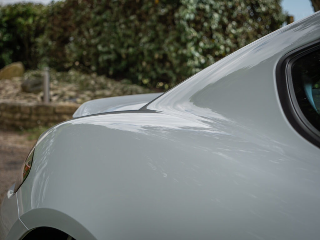 Carrosserie – PORSCHE – 718 CAYMAN – 2017 – Blanc Métallisé – 300 ch – Flat 4 Turbo – 28 900 km – Transmission : Sequentielle – Origine France – Privaty Cars – Gestion de vente de voitures de collection et youngtimers près de Niort