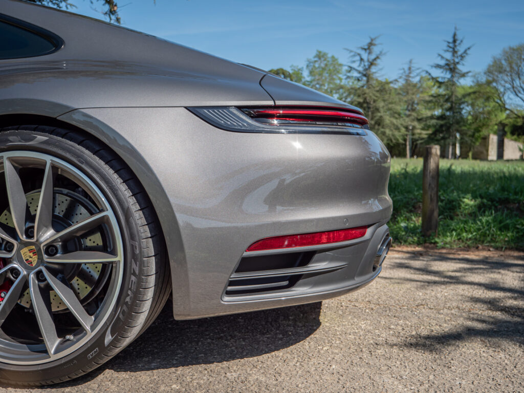 Carrosserie – PORSCHE – 911 992 S – 2019 – PTS Agate Grey Metallic – 450 ch – Flat 6 Bi-Turbo – 39 900 km – Transmission : Sequentielle – Origine France – Privaty Cars – Expert des voitures de prestige d’occasion dans l’Ouest de la France