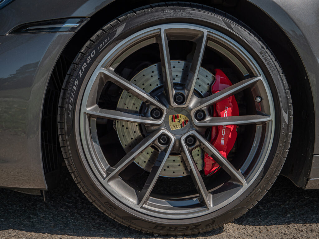 Jantes – PORSCHE – 911 992 S – 2019 – PTS Agate Grey Metallic – 450 ch – Flat 6 Bi-Turbo – 39 900 km – Transmission : Sequentielle – Origine France – Privaty Cars – Reprise cash de voitures de luxe sans obligation d’achat près de Poitiers