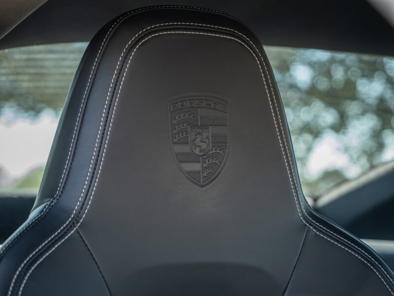 Sièges baquets en cuir – PORSCHE – 911 992 S – 2019 – PTS Agate Grey Metallic – 450 ch – Flat 6 Bi-Turbo – 39 900 km – Transmission : Sequentielle – Origine France – Privaty Cars – Spécialiste des sportives d’occasion en Charente-Maritime
