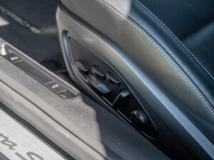 Commandes de réglage de siège – PORSCHE – 911 992 S – 2019 – PTS Agate Grey Metallic – 450 ch – Flat 6 Bi-Turbo – 39 900 km – Transmission : Sequentielle – Origine France – Privaty Cars – Achat et vente de voitures de luxe d’occasion près de Niort