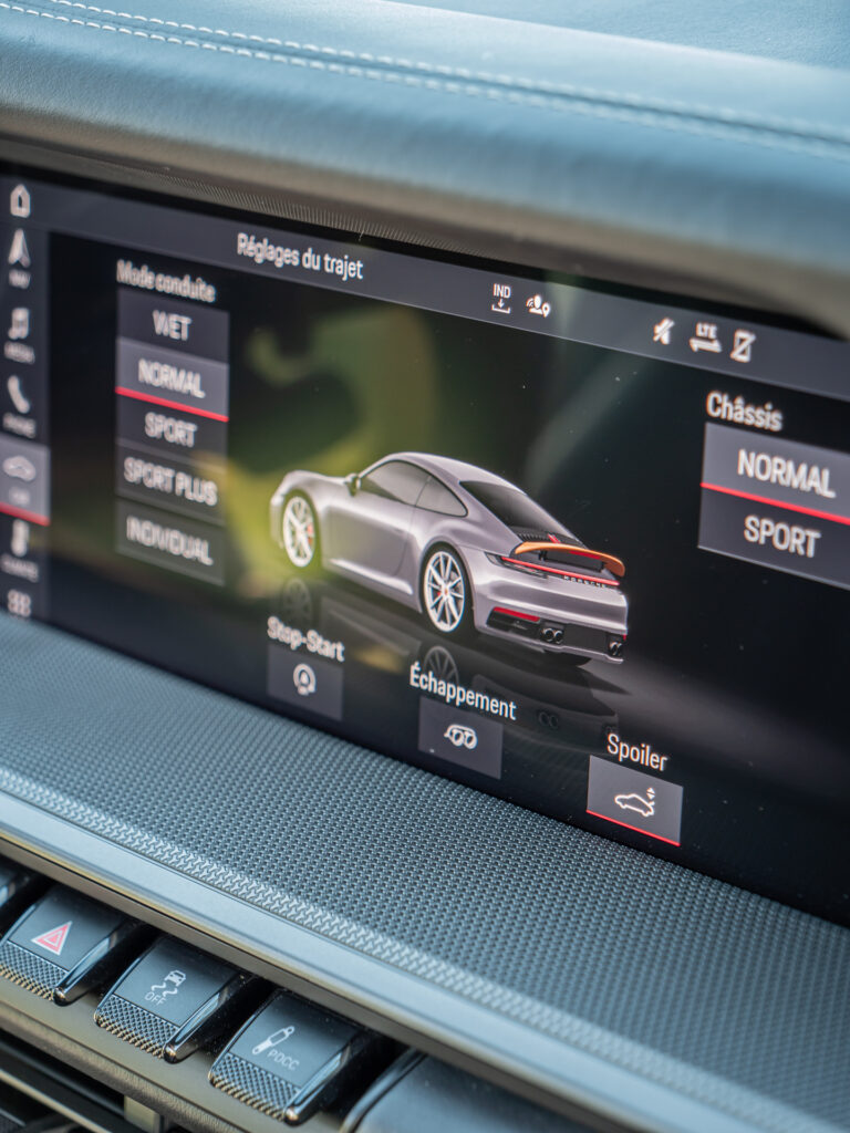 Tableau de bord – PORSCHE – 911 992 S – 2019 – PTS Agate Grey Metallic – 450 ch – Flat 6 Bi-Turbo – 39 900 km – Transmission : Sequentielle – Origine France – Privaty Cars – Chasseur de voitures de sport sur mesure dans l’Ouest de la France