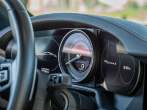 Tableau de bord avec compte-tours – PORSCHE – 911 992 S – 2019 – PTS Agate Grey Metallic – 450 ch – Flat 6 Bi-Turbo – 39 900 km – Transmission : Sequentielle – Origine France – Privaty Cars – Gestion de vente de voitures de collection et youngtimers près de Poitiers