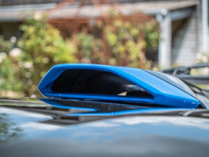 Aileron arrière en position relevée – LAMBORGHINI – HURACAN STO – 2021 – Bianco Asopo – 640 ch – V10 Atmo – 13 900 km – Transmission : Sequentielle – Origine Italie – Privaty Cars – Vente de voitures de prestige d’occasion près de Poitiers