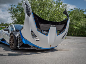 Carrosserie – LAMBORGHINI – HURACAN STO – 2021 – Bianco Asopo – 640 ch – V10 Atmo – 13 900 km – Transmission : Sequentielle – Origine Italie – Privaty Cars – Achat et vente de véhicules LAMBORGHINI d’occasion proche de Nantes