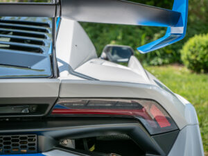 Aileron arrière en carbone – LAMBORGHINI – HURACAN STO – 2021 – Bianco Asopo – 640 ch – V10 Atmo – 13 900 km – Transmission : Sequentielle – Origine Italie – Privaty Cars – Importation de véhicules de prestige et sportifs proche de Bordeaux