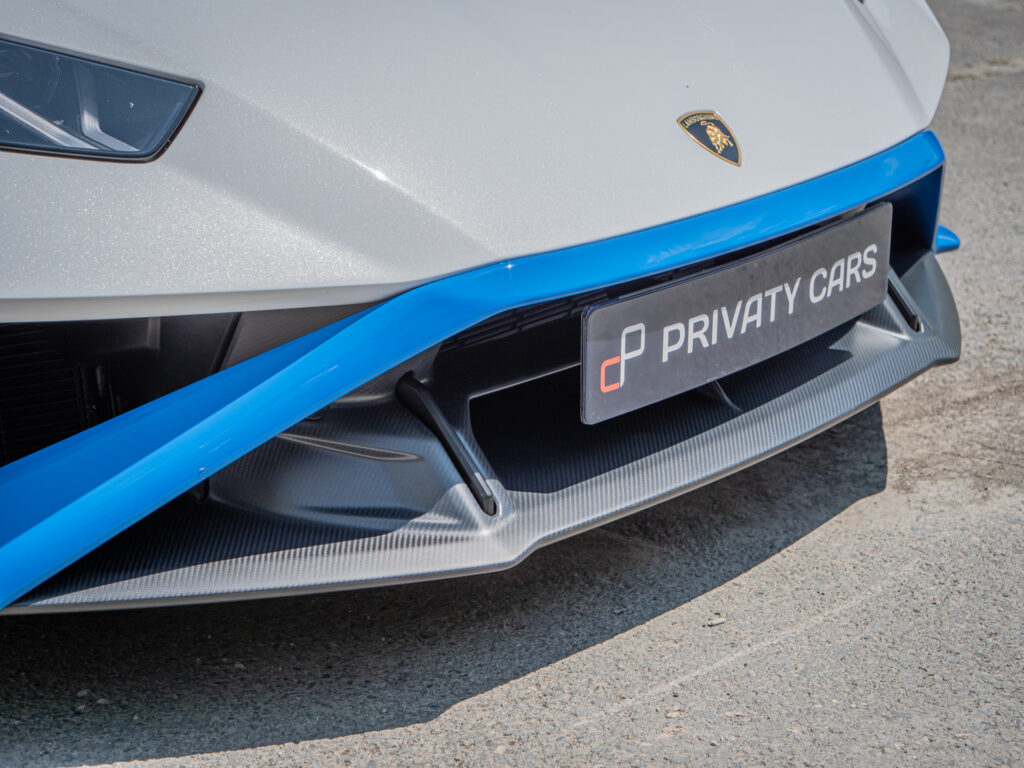 Détails carbone – LAMBORGHINI – HURACAN STO – 2021 – Bianco Asopo – 640 ch – V10 Atmo – 13 900 km – Transmission : Sequentielle – Origine Italie – Privaty Cars – Service de courtage et recherche automobile premium à La Rochelle