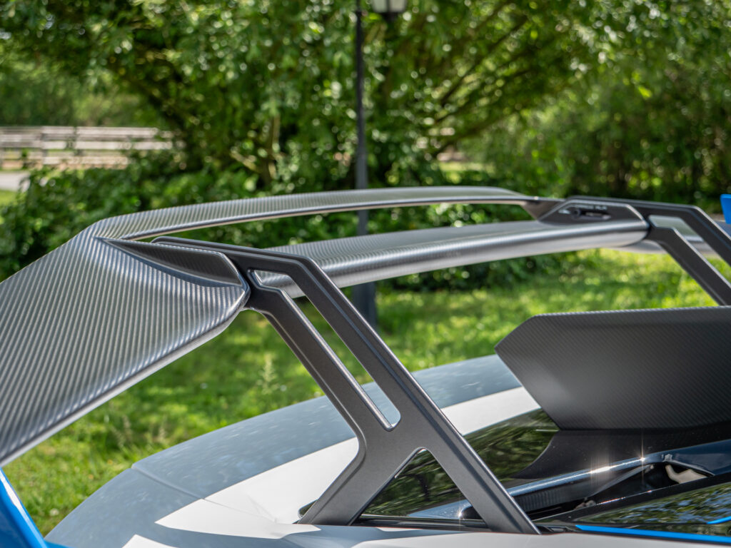 Aileron en fibre de carbone – LAMBORGHINI – HURACAN STO – 2021 – Bianco Asopo – 640 ch – V10 Atmo – 13 900 km – Transmission : Sequentielle – Origine Italie – Privaty Cars – Spécialiste des supercars d’occasion près de Poitiers