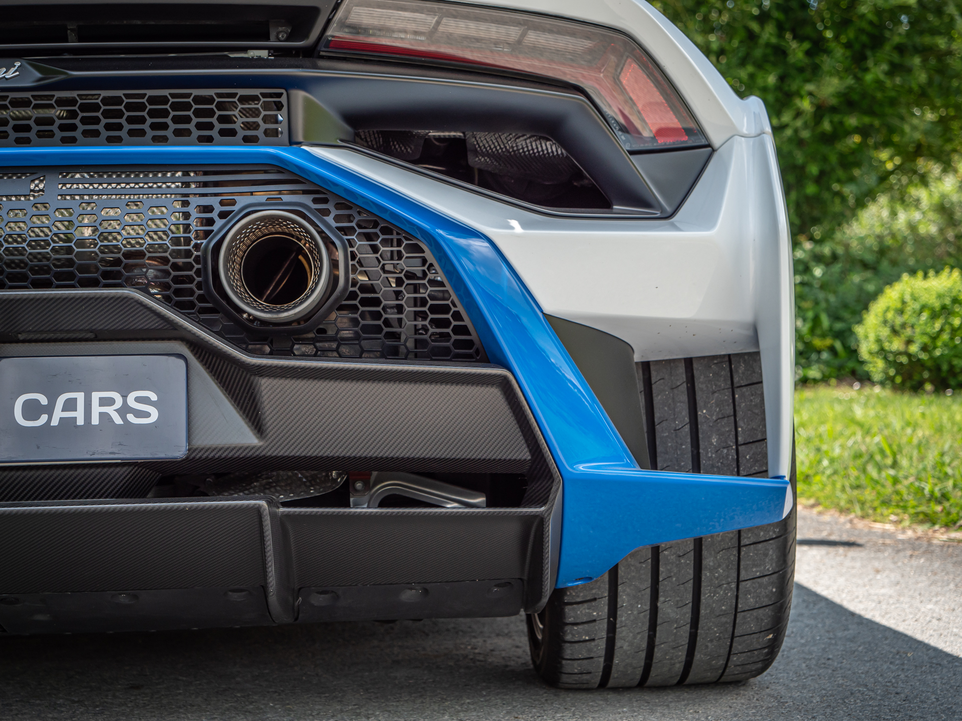 Détails carbone – LAMBORGHINI – HURACAN STO – 2021 – Bianco Asopo – 640 ch – V10 Atmo – 13 900 km – Transmission : Sequentielle – Origine Italie – Privaty Cars – Mandat de vente pour automobiles de luxe en Charente-Maritime