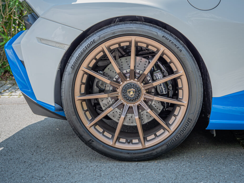 Jantes – LAMBORGHINI – HURACAN STO – 2021 – Bianco Asopo – 640 ch – V10 Atmo – 13 900 km – Transmission : Sequentielle – Origine Italie – Privaty Cars – Chasseur de voitures de sport sur mesure à 2 heures de Paris en TGV