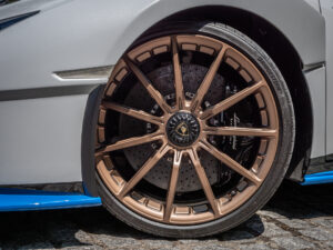 Jantes en alliage bronze – LAMBORGHINI – HURACAN STO – 2021 – Bianco Asopo – 640 ch – V10 Atmo – 13 900 km – Transmission : Sequentielle – Origine Italie – Privaty Cars – Chasseur de voitures de sport sur mesure à La Rochelle