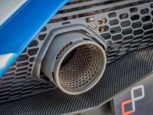 Sortie d'échappement perforée – LAMBORGHINI – HURACAN STO – 2021 – Bianco Asopo – 640 ch – V10 Atmo – 13 900 km – Transmission : Sequentielle – Origine Italie – Privaty Cars – Spécialiste des voitures de luxe d’occasion à 2 heures de Paris en TGV