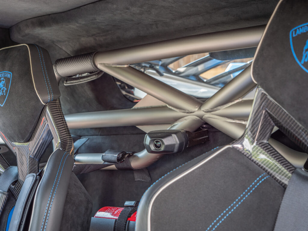 Sièges baquets avec harnais de sécurité – LAMBORGHINI – HURACAN STO – 2021 – Bianco Asopo – 640 ch – V10 Atmo – 13 900 km – Transmission : Sequentielle – Origine Italie – Privaty Cars – Expert des modèles LAMBORGHINI en Nouvelle-Aquitaine