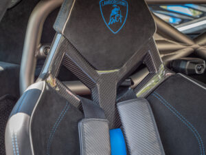 Sièges baquets en carbone – LAMBORGHINI – HURACAN STO – 2021 – Bianco Asopo – 640 ch – V10 Atmo – 13 900 km – Transmission : Sequentielle – Origine Italie – Privaty Cars – Gestion de vente de voitures de collection et youngtimers près de Niort