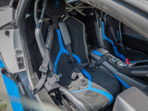 Sièges baquets avec harnais de sécurité – LAMBORGHINI – HURACAN STO – 2021 – Bianco Asopo – 640 ch – V10 Atmo – 13 900 km – Transmission : Sequentielle – Origine Italie – Privaty Cars – Estimation et rachat de véhicules haut de gamme à La Rochelle