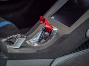 Console centrale avec bouton de démarrage – LAMBORGHINI – HURACAN STO – 2021 – Bianco Asopo – 640 ch – V10 Atmo – 13 900 km – Transmission : Sequentielle – Origine Italie – Privaty Cars – Chasseur de voitures de sport sur mesure à 2 heures de Paris en TGV