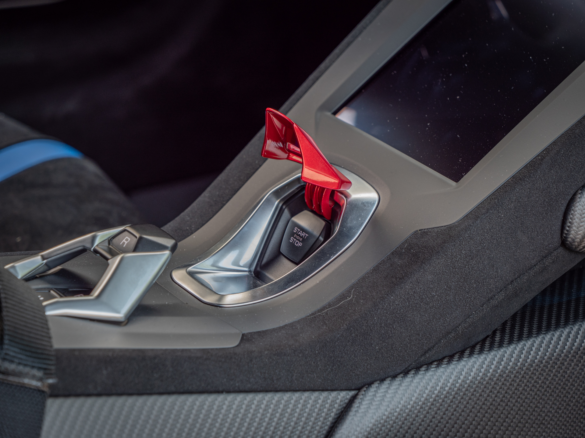 Console centrale avec bouton de démarrage – LAMBORGHINI – HURACAN STO – 2021 – Bianco Asopo – 640 ch – V10 Atmo – 13 900 km – Transmission : Sequentielle – Origine Italie – Privaty Cars – Chasseur de voitures de sport sur mesure à 2 heures de Paris en TGV