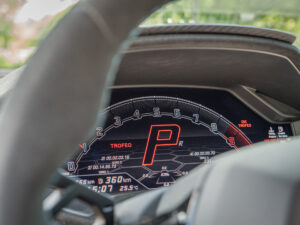 Tableau de bord – LAMBORGHINI – HURACAN STO – 2021 – Bianco Asopo – 640 ch – V10 Atmo – 13 900 km – Transmission : Sequentielle – Origine Italie – Privaty Cars – Reprise cash de voitures de luxe sans obligation d’achat proche de Nantes