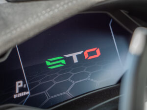 Tableau de bord – LAMBORGHINI – HURACAN STO – 2021 – Bianco Asopo – 640 ch – V10 Atmo – 13 900 km – Transmission : Sequentielle – Origine Italie – Privaty Cars – Achat et vente de voitures de sport d’occasion proche de Bordeaux