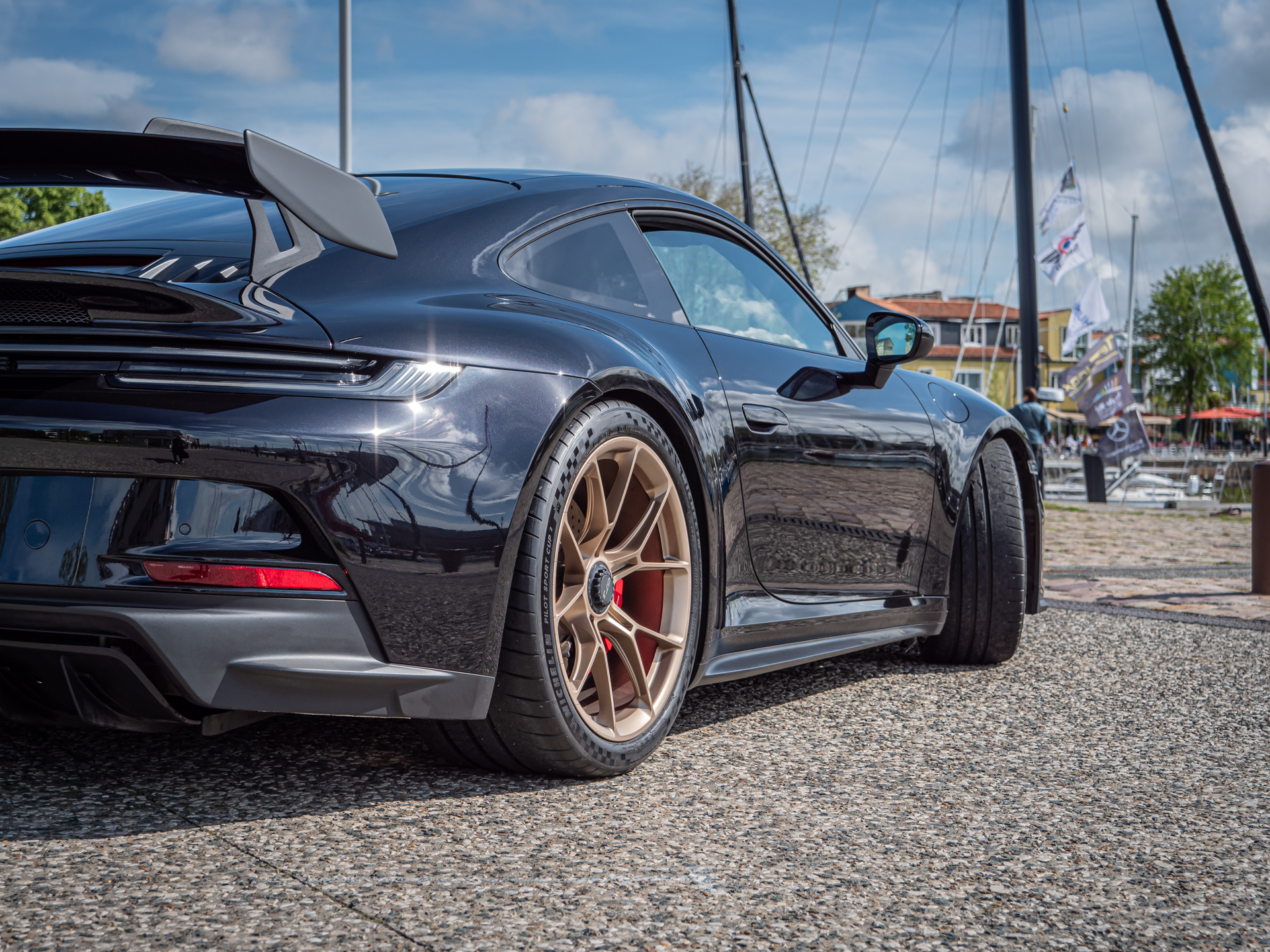 Aileron arrière avec diffuseur intégré – PORSCHE – 911 992 GT3 – 2021 – Noir Intense métallisé – 510 ch – Flat 6 Atmo – 15 900 km – Transmission : Sequentielle – Origine France – Privaty Cars – Rachat cash de voitures PORSCHE entre Bordeaux et Nantes