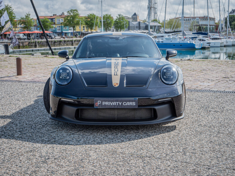 Vue avant avec calandre large – PORSCHE – 911 992 GT3 – 2021 – Noir Intense métallisé – 510 ch – Flat 6 Atmo – 15 900 km – Transmission : Sequentielle – Origine France – Privaty Cars – Vente de voitures de prestige d’occasion en Charente-Maritime