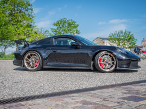 Photos prise après le rachat d'une PORSCHE 911 992 GT3 – 2021 – Noir Intense métallisé – 510 ch – Flat 6 Atmo – 15 900 km – Transmission : Sequentielle – Origine France – Privaty Cars – Commerce de voitures de sport luxe et premium proche de Bordeaux