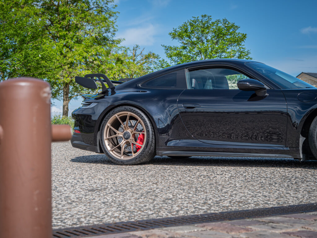 Aileron arrière avec support double – PORSCHE – 911 992 GT3 – 2021 – Noir Intense métallisé – 510 ch – Flat 6 Atmo – 15 900 km – Transmission : Sequentielle – Origine France – Privaty Cars – Courtage automobile PORSCHE proche de Nantes