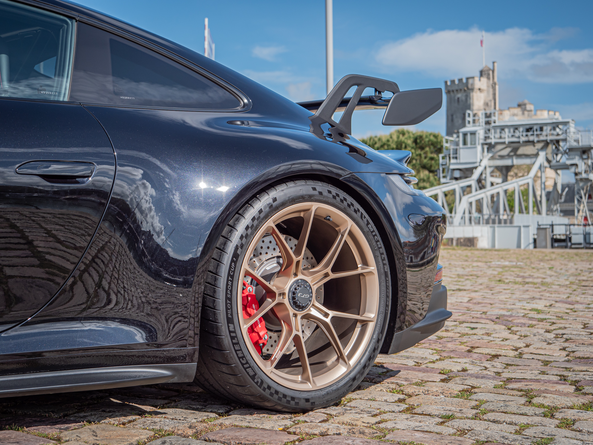 Aileron arrière avec support – PORSCHE – 911 992 GT3 – 2021 – Noir Intense métallisé – 510 ch – Flat 6 Atmo – 15 900 km – Transmission : Sequentielle – Origine France – Privaty Cars – Courtage automobile PORSCHE en Nouvelle-Aquitaine
